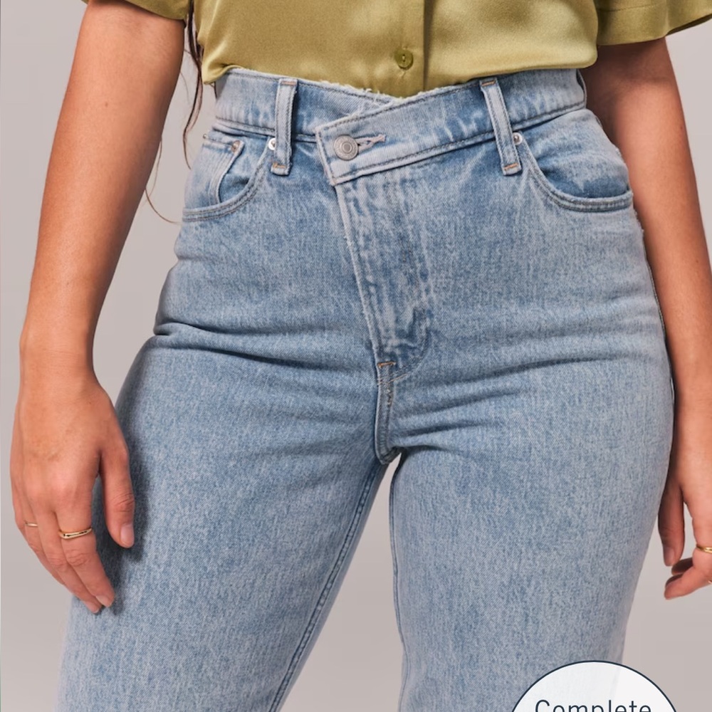 ABERCROMBIE Curve Love Ultra High Rise 90s Straight Jean
